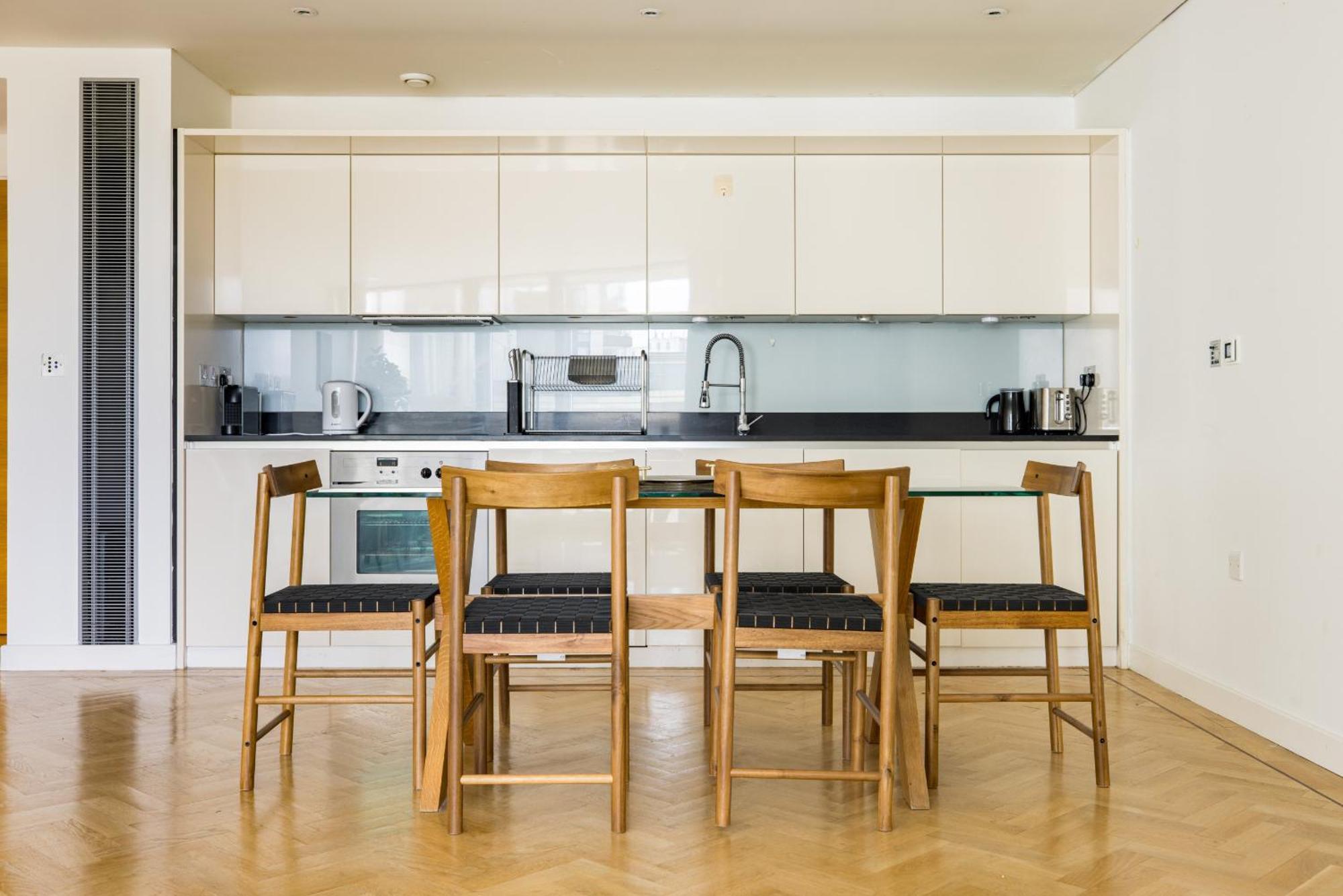 Apartment Spacious, Modern 3-bed