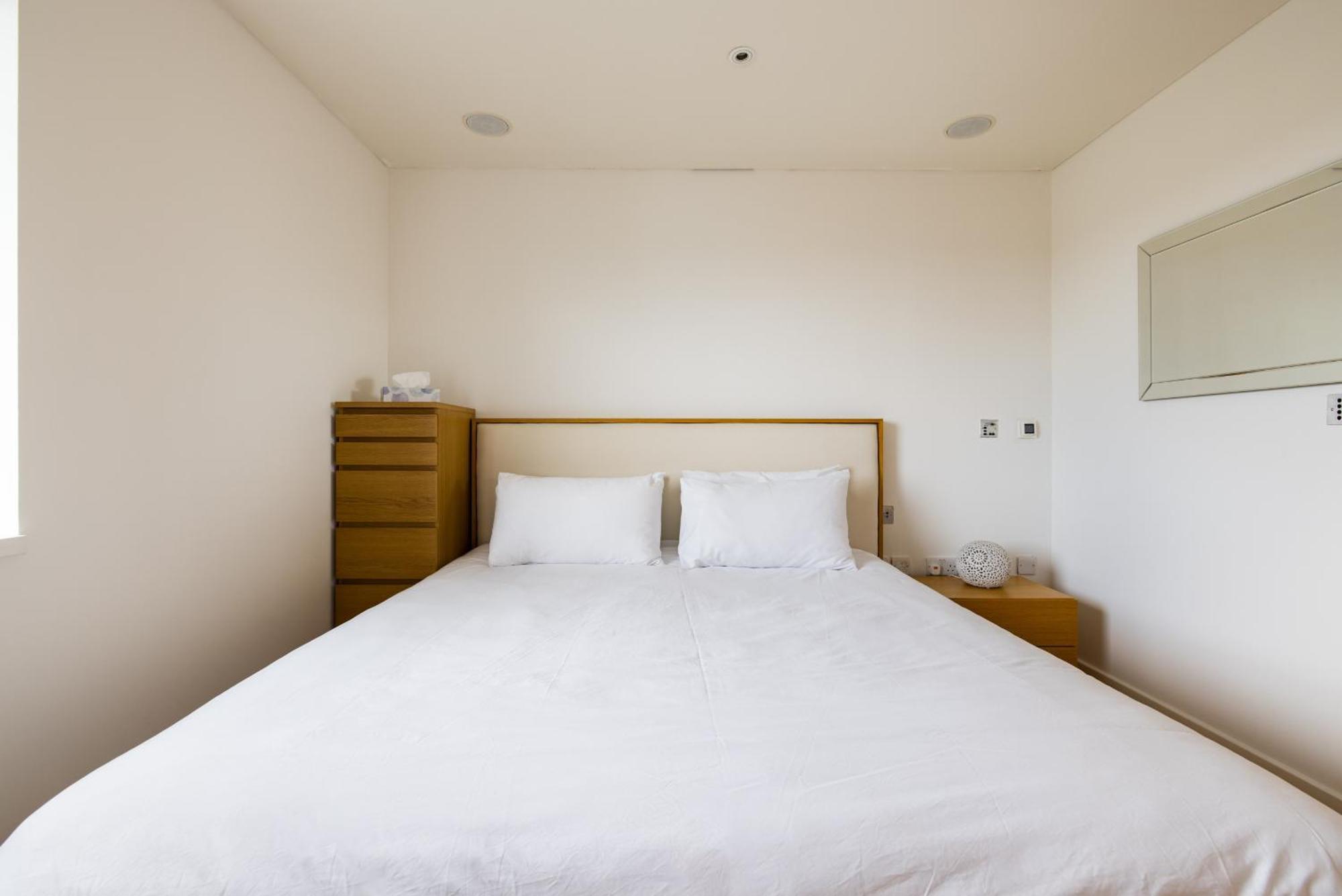 Spacious, Modern 3-bed Apartment *