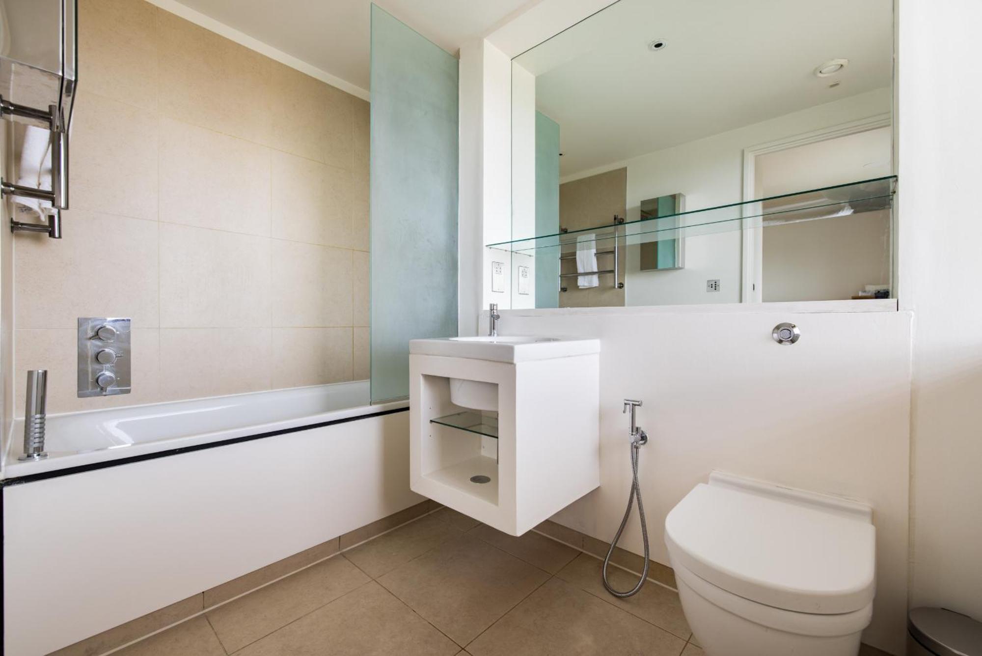 Spacious, Modern 3-bed *