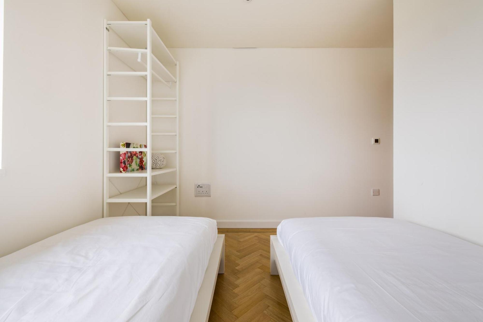 Spacious, Modern 3-bed Londra