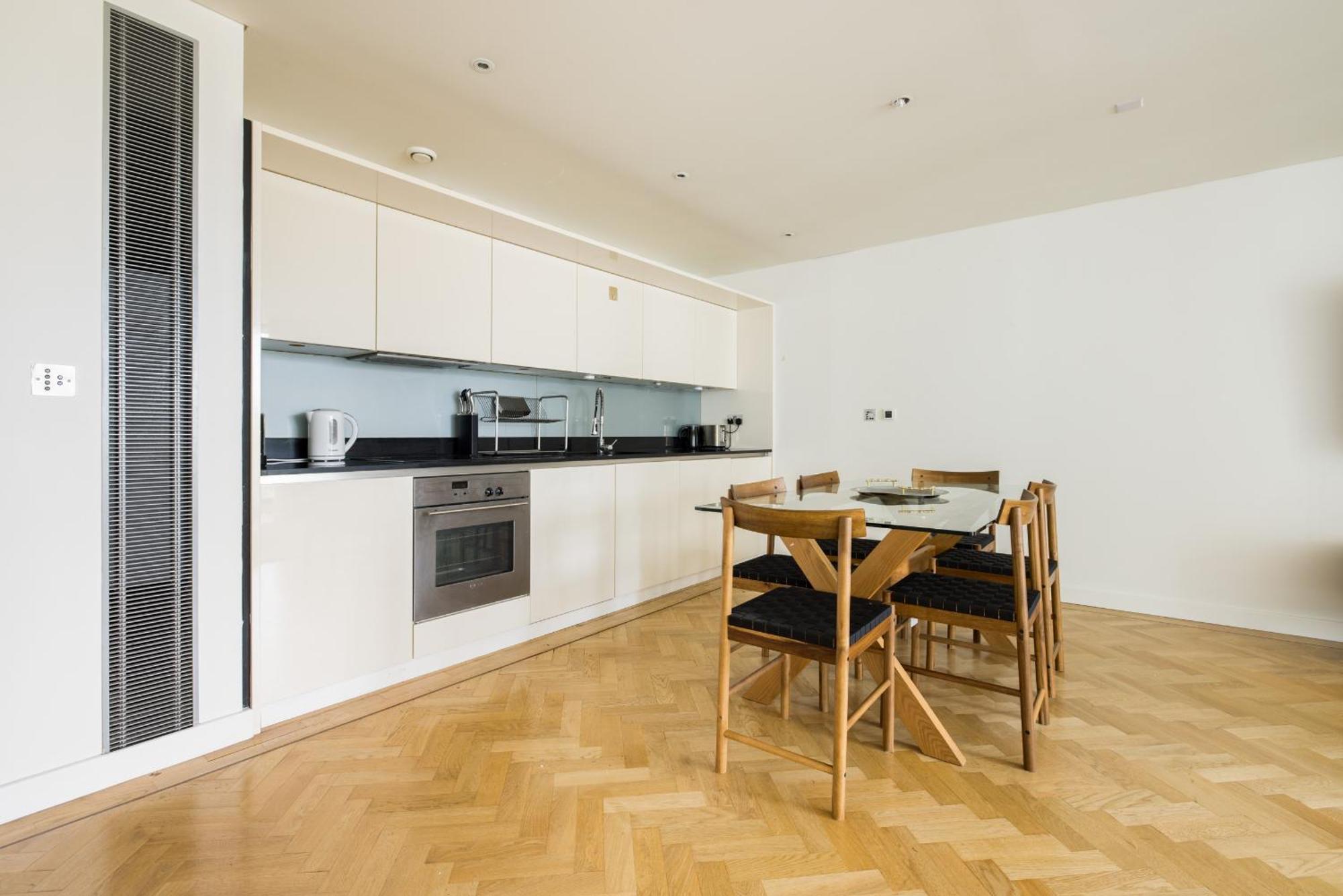 Spacious, Modern 3-bed Appartamento *