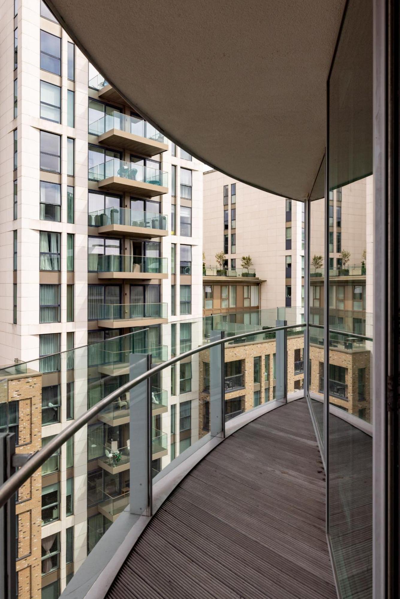 Spacious, Modern 3-bed Appartamento Londra